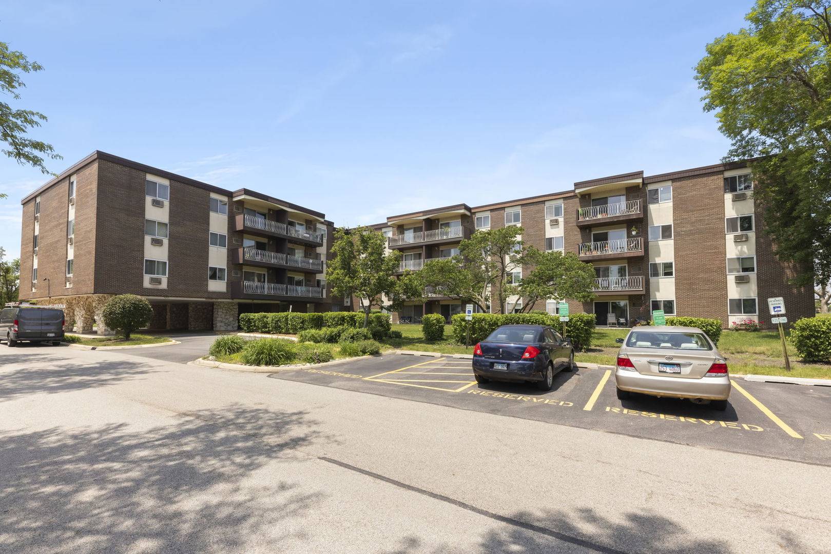 1311 S Finley Road #411, Lombard, IL 60148