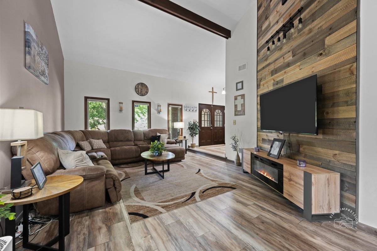 Naperville, IL 60565,2152 Cherrywood Circle
