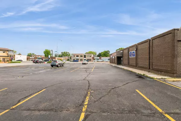 Evergreen Park, IL 60805,3900 W 95th Street #9