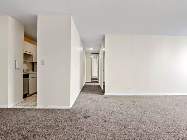 Chicago, IL 60660,6171 N Sheridan Road #1803