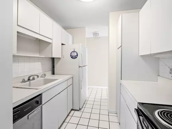Chicago, IL 60660,6171 N Sheridan Road #1803