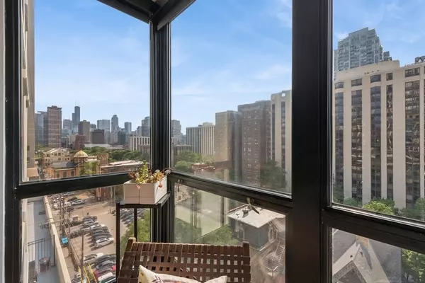 Chicago, IL 60610,1122 N Clark Street #1002