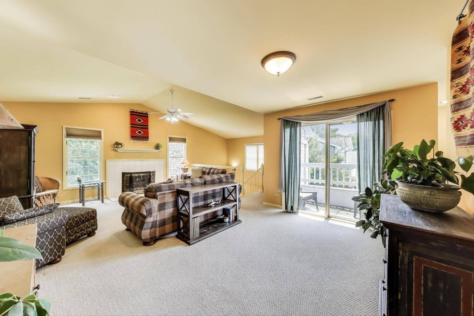Palatine, IL 60067,873 N Cove Drive #873