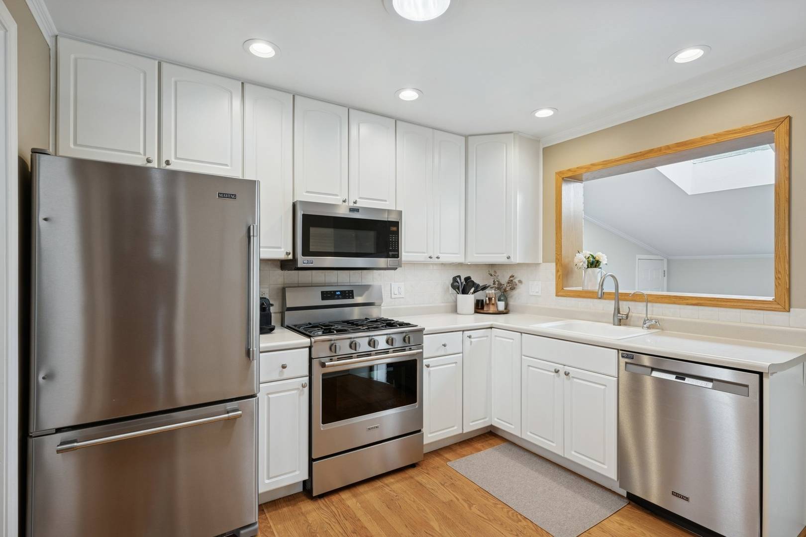 Arlington Heights, IL 60004,661 E Clarendon Court