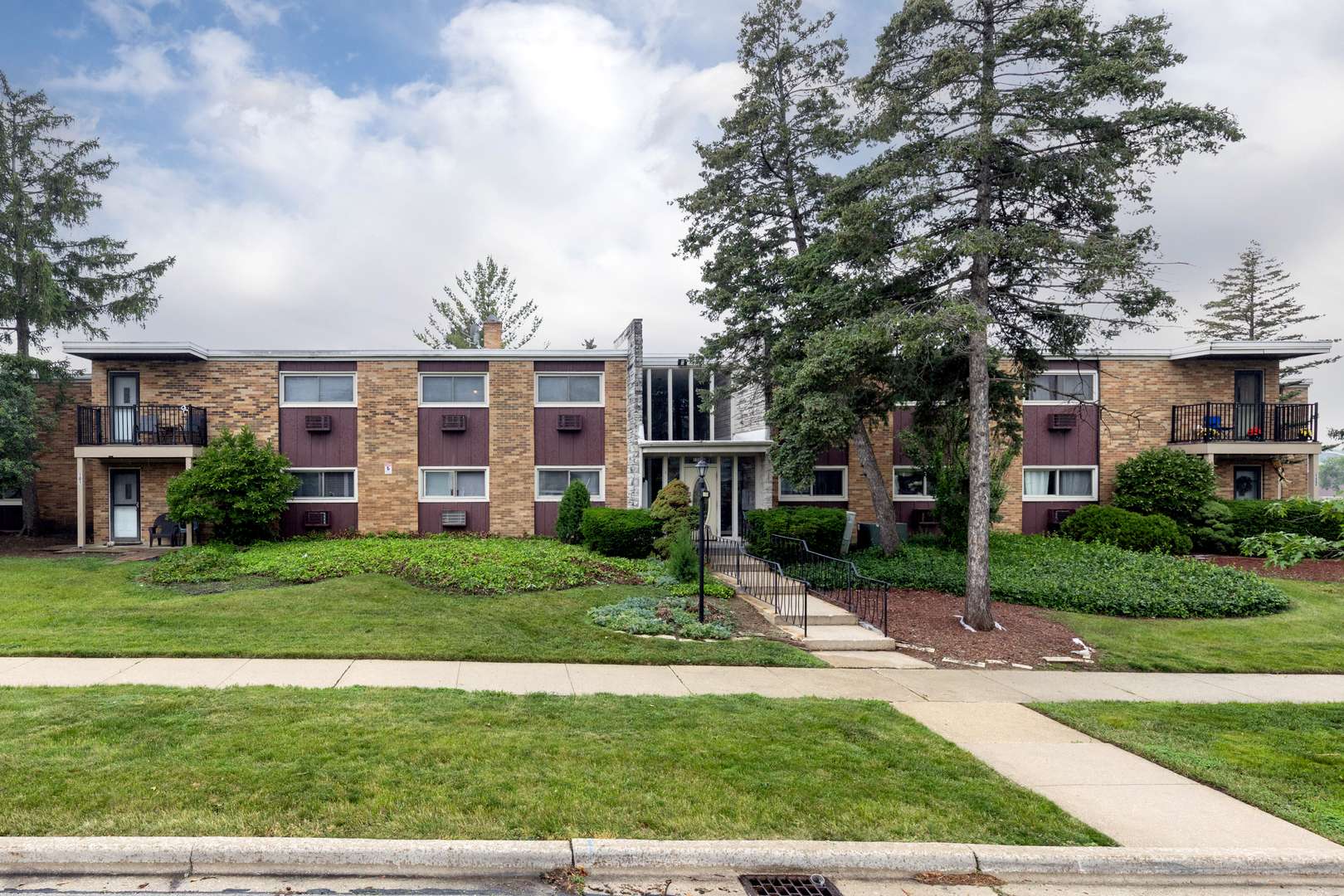 1320 Lore Lane #2-201, Lombard, IL 60148