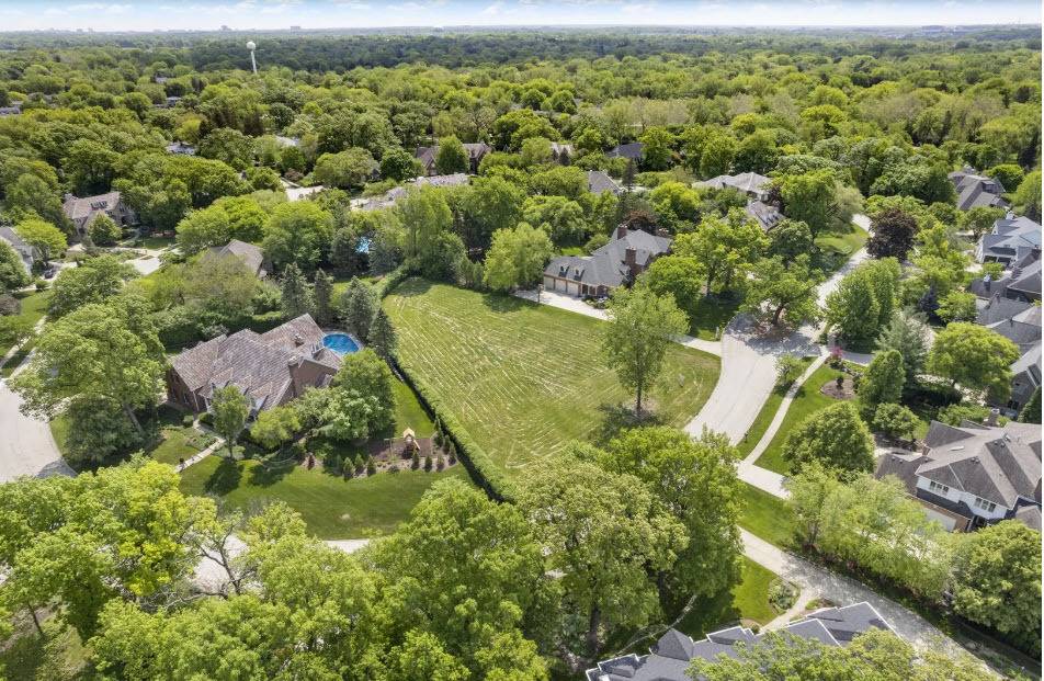 Wheaton, IL 60189,48 Murifield Circle