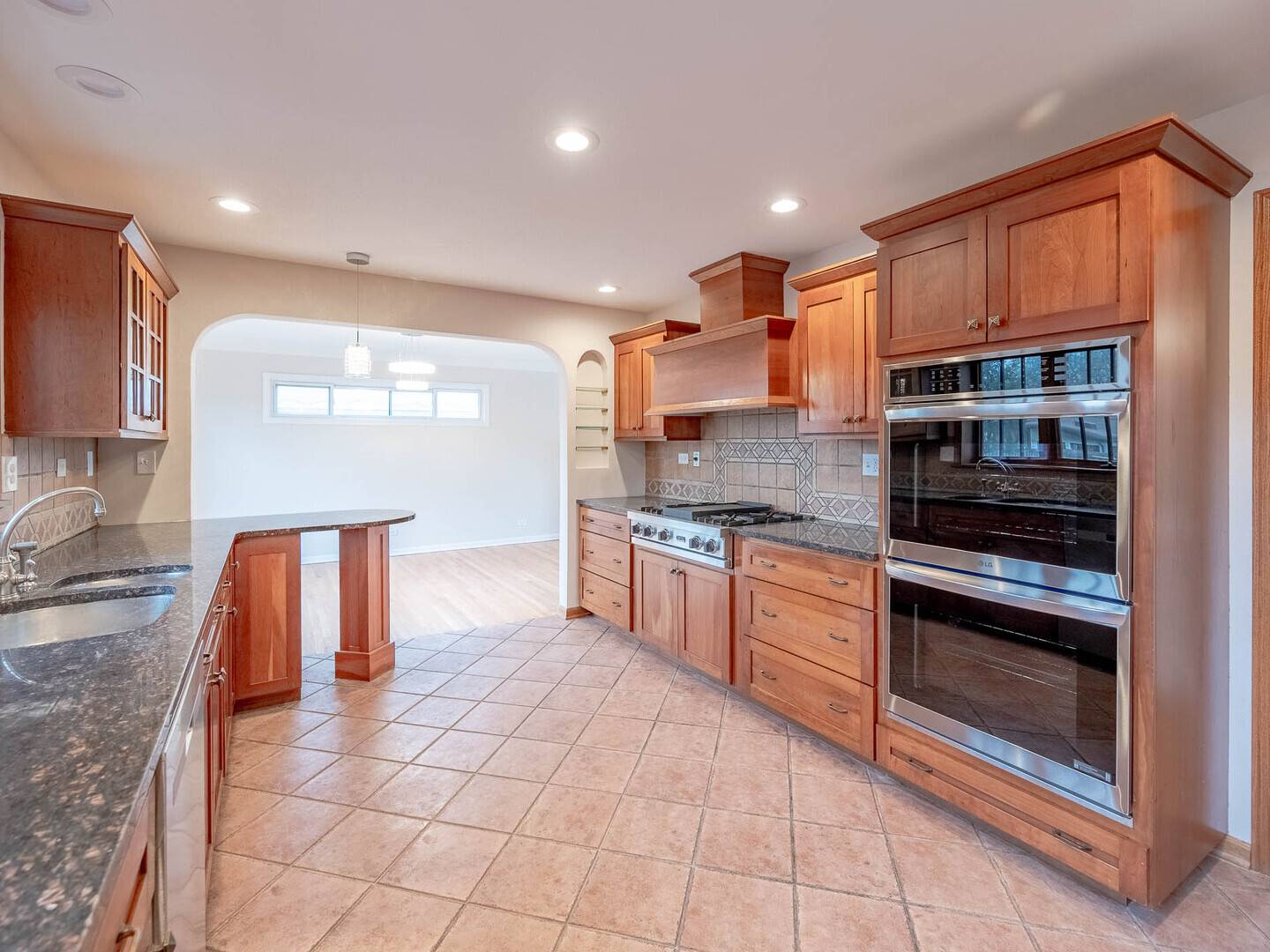 La Grange Park, IL 60526,33 Scotdale Road