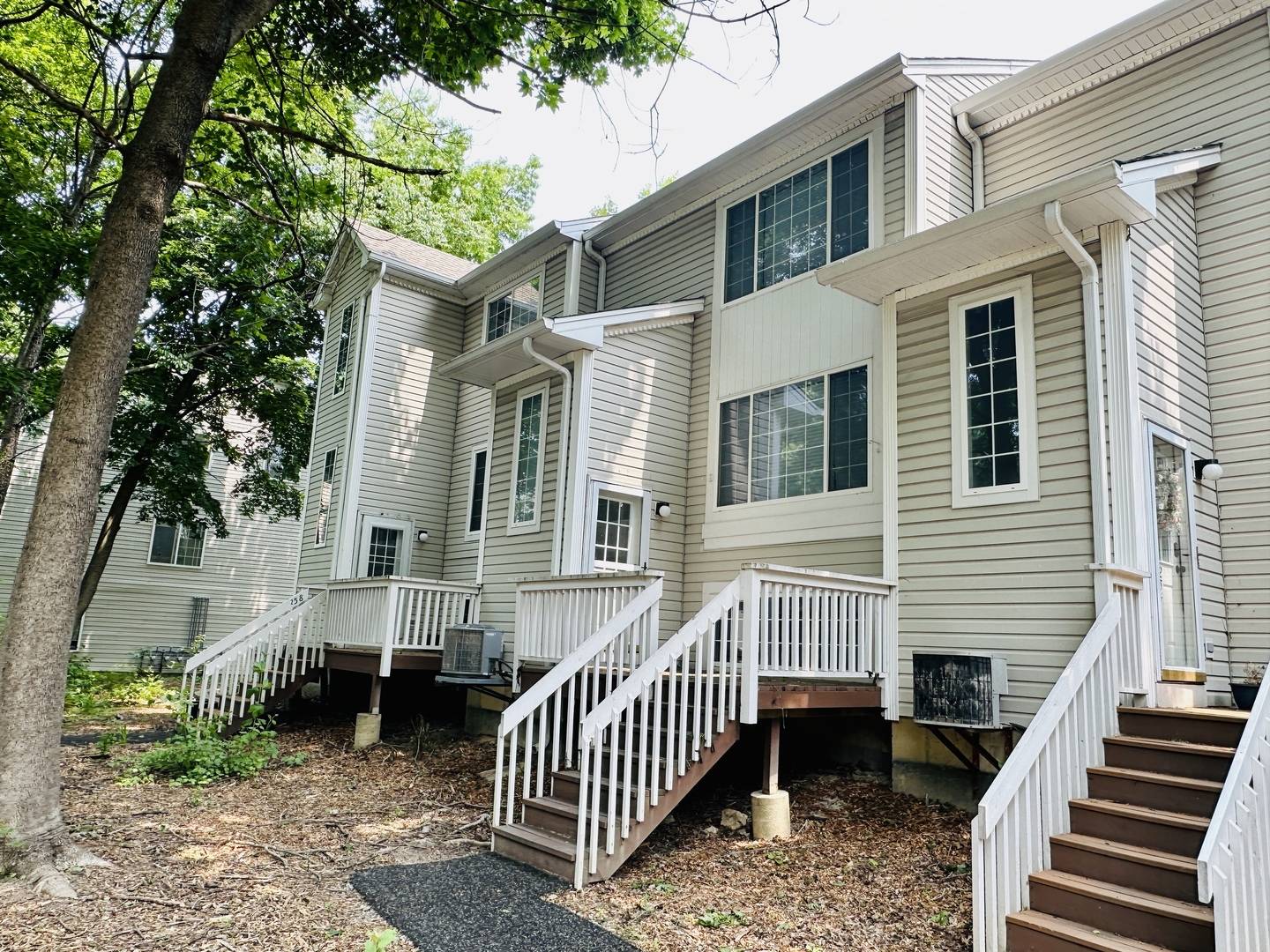 Round Lake, IL 60073,256 W Treehouse Lane