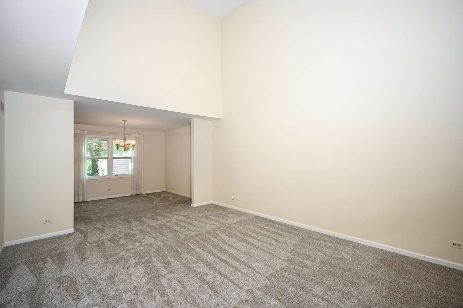 Wheaton, IL 60189,1075 Creekside Drive