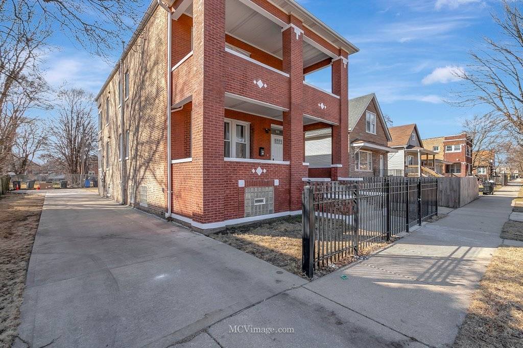 Chicago, IL 60617,8518 S Marquette Avenue