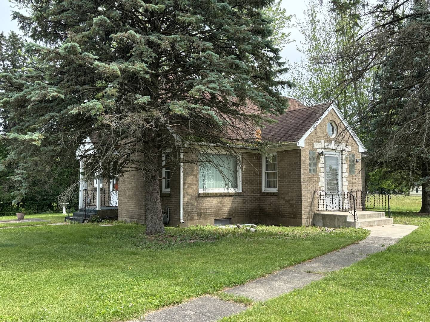 Rockford, IL 61102,3606 Prairie Road