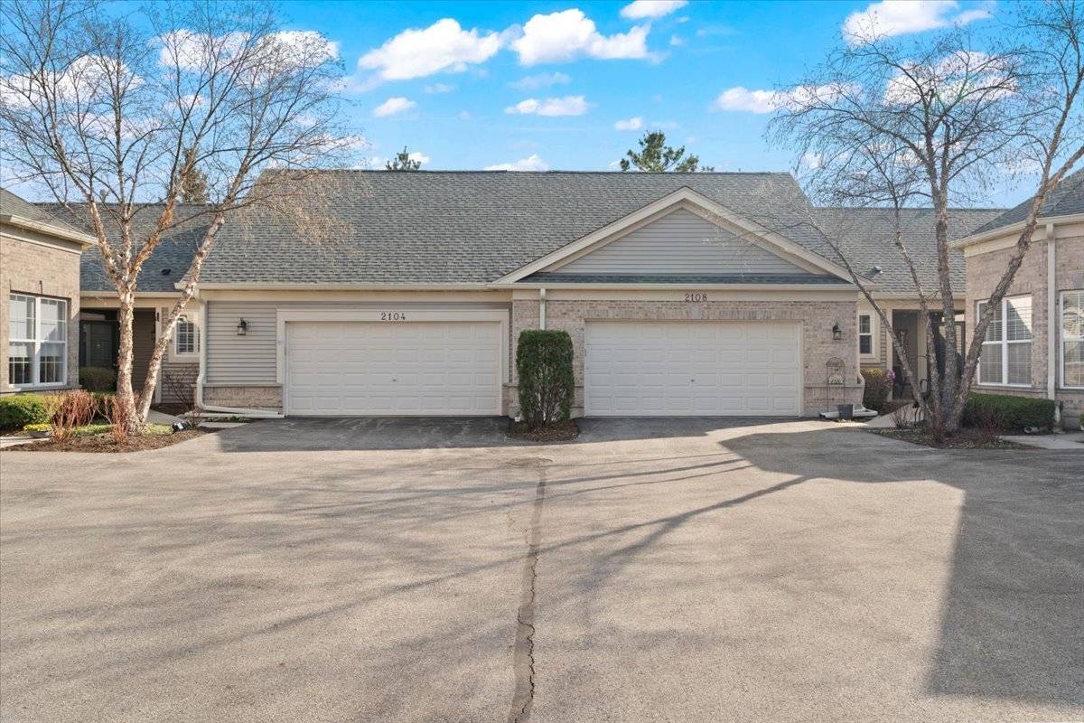 Grayslake, IL 60030,2104 Carillon Drive #2104