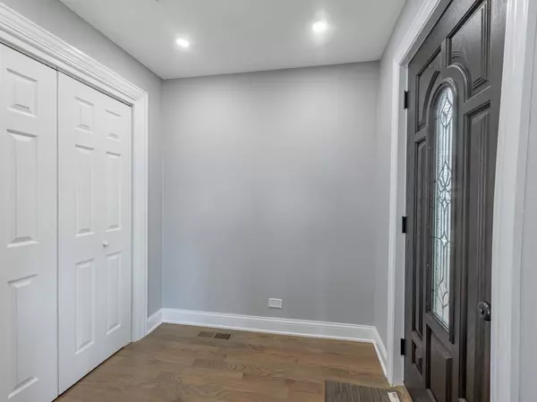 Oak Lawn, IL 60453,9712 W Shore Drive