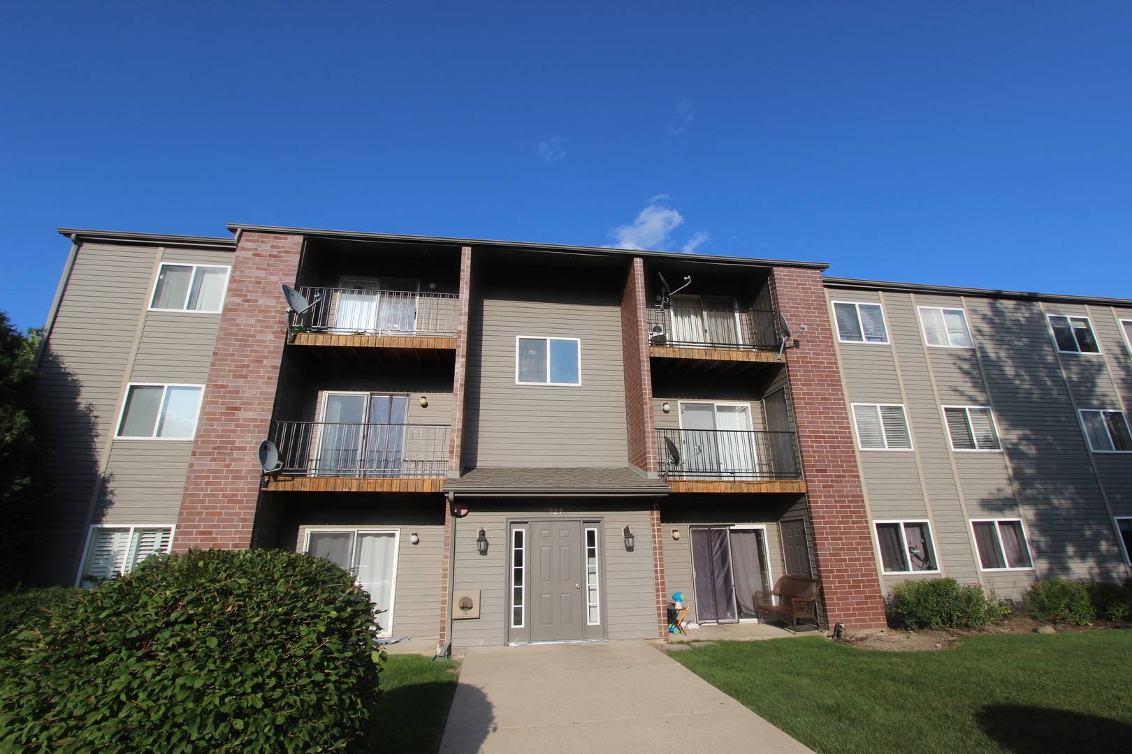 727 Elm Lane #206, Woodstock, IL 60098