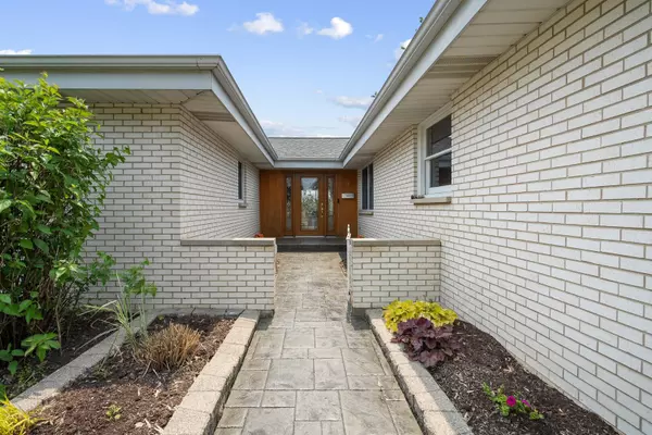 Arlington Heights, IL 60004,11 E Appletree Lane