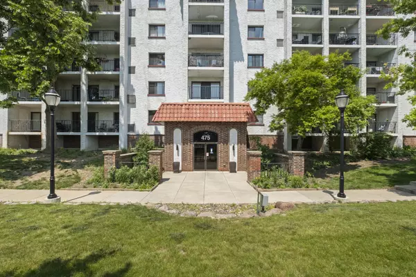 475 Plum Creek Drive #111,  Wheeling,  IL 60090