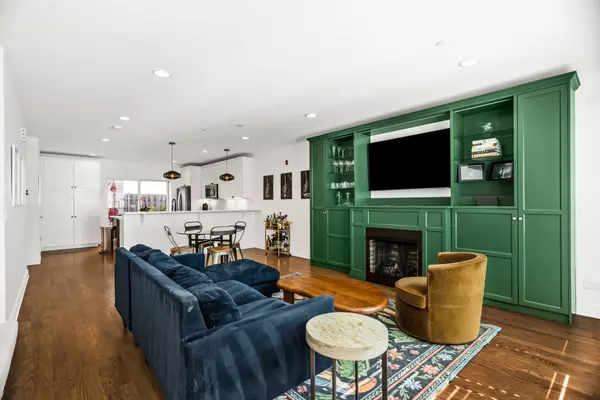 Evanston, IL 60202,643 Custer Avenue