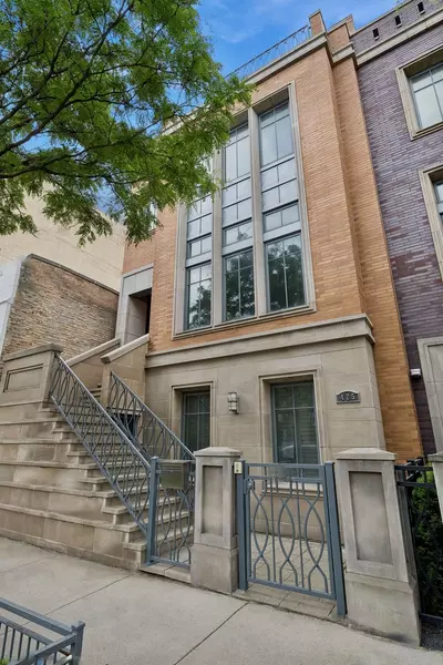 425 W Superior Street, Chicago, IL 60654