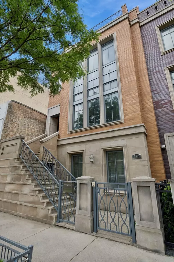 425 W Superior Street, Chicago, IL 60654