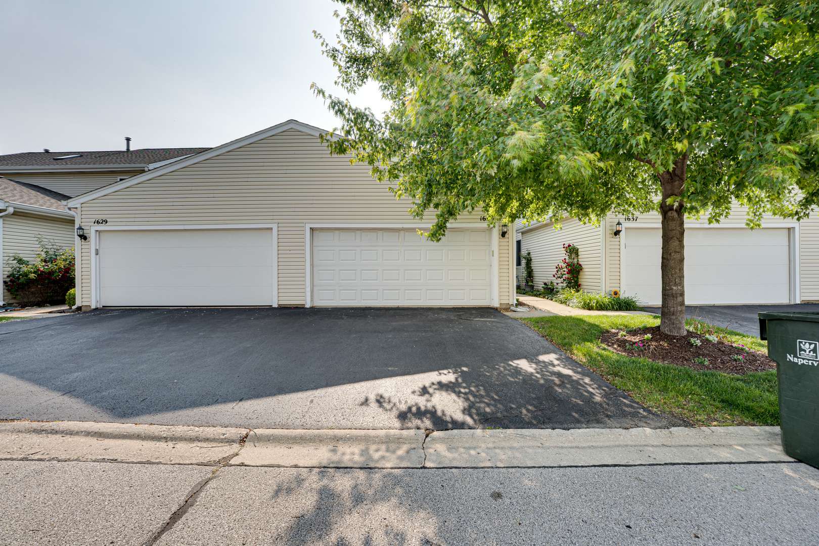 Naperville, IL 60563,1633 Hilton Head Drive