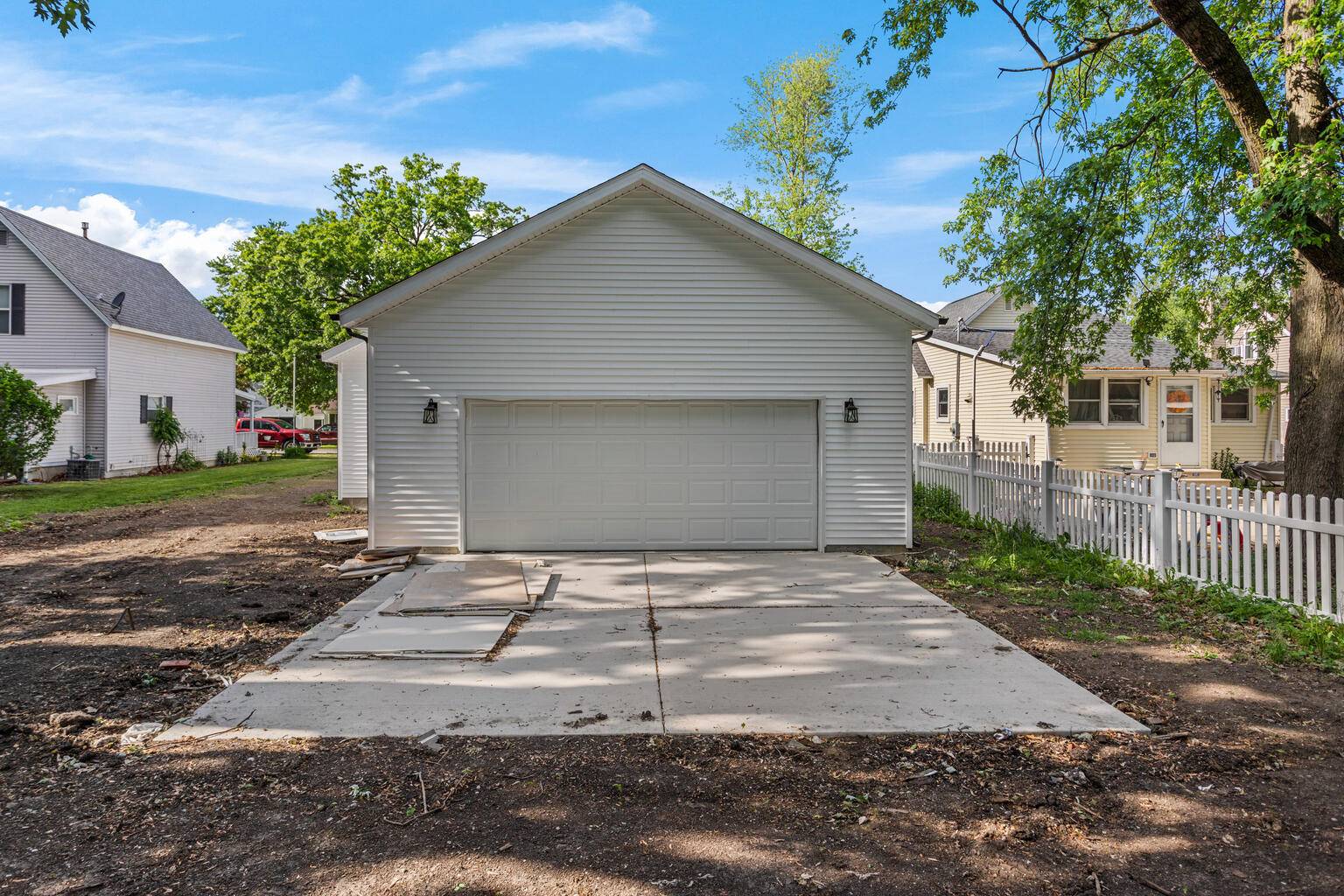Tuscola, IL 61953,409 E Buckner Street