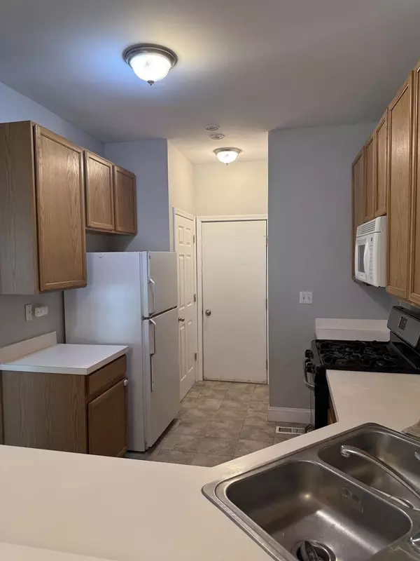 South Elgin, IL 60177,291 Windsor Court #C