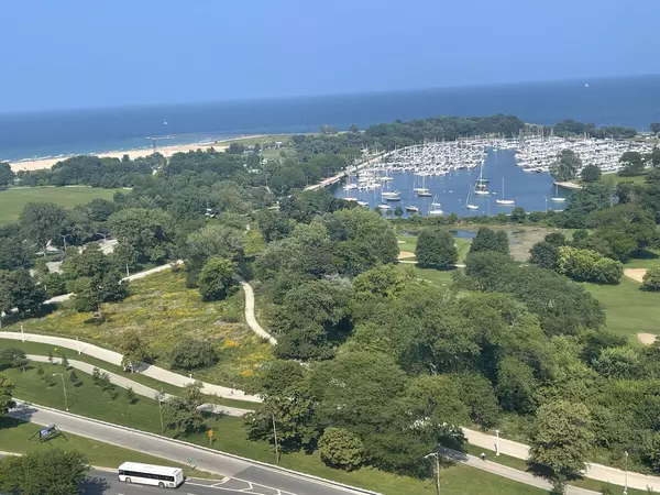 Chicago, IL 60613,4250 N Marine Drive #2607
