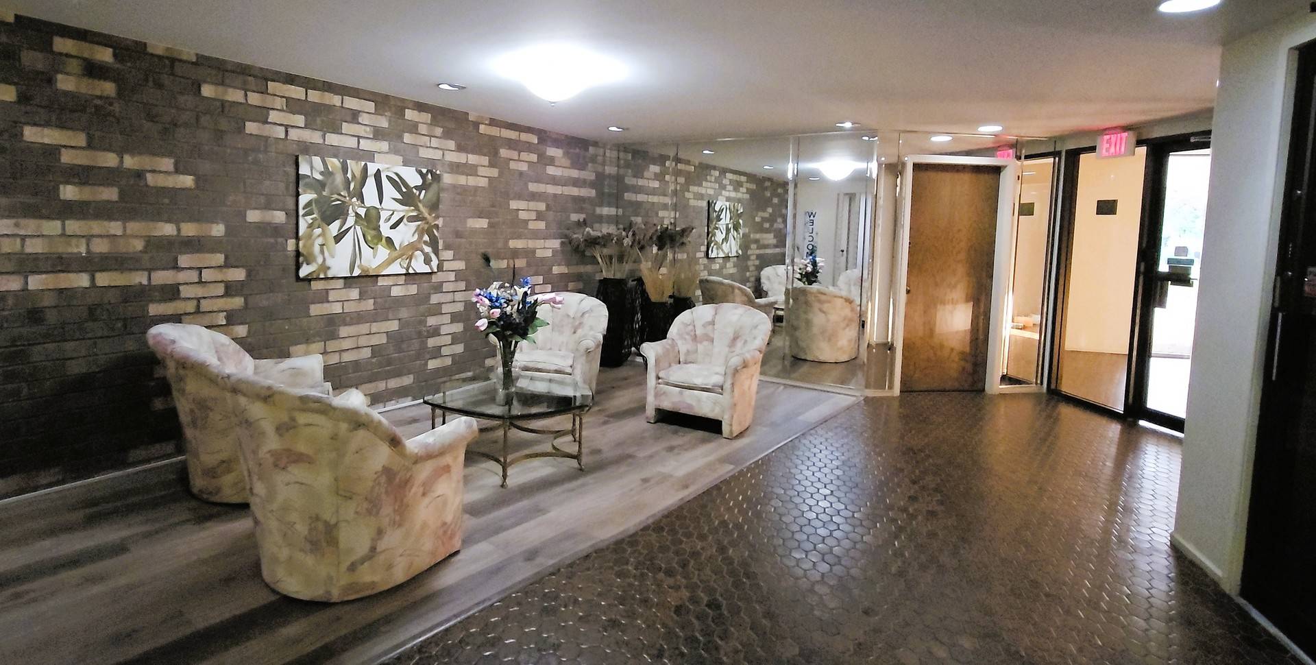 Arlington Heights, IL 60004,3300 N Carriageway Drive #307