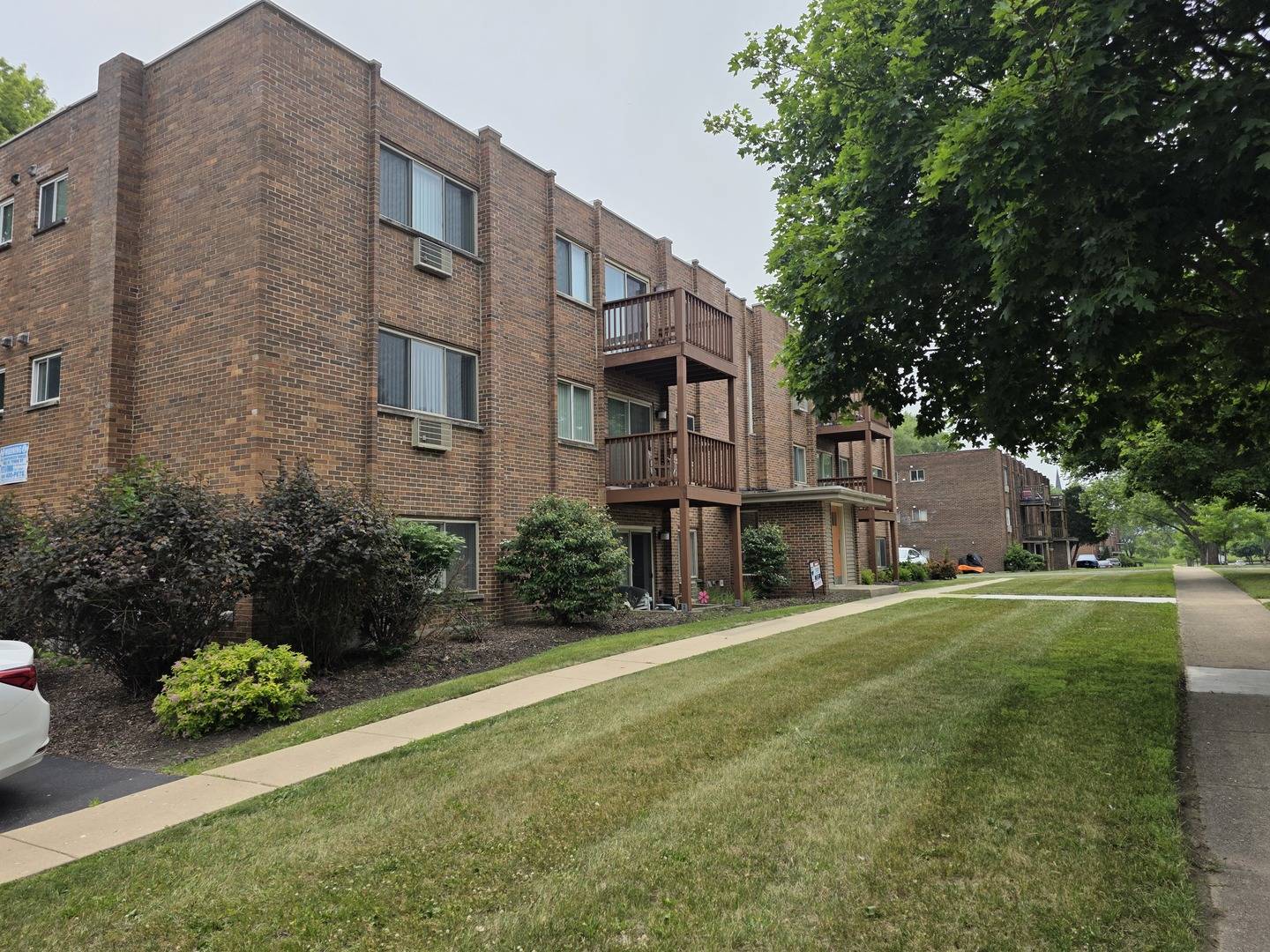 West Dundee, IL 60118,717 Strom Drive #3A