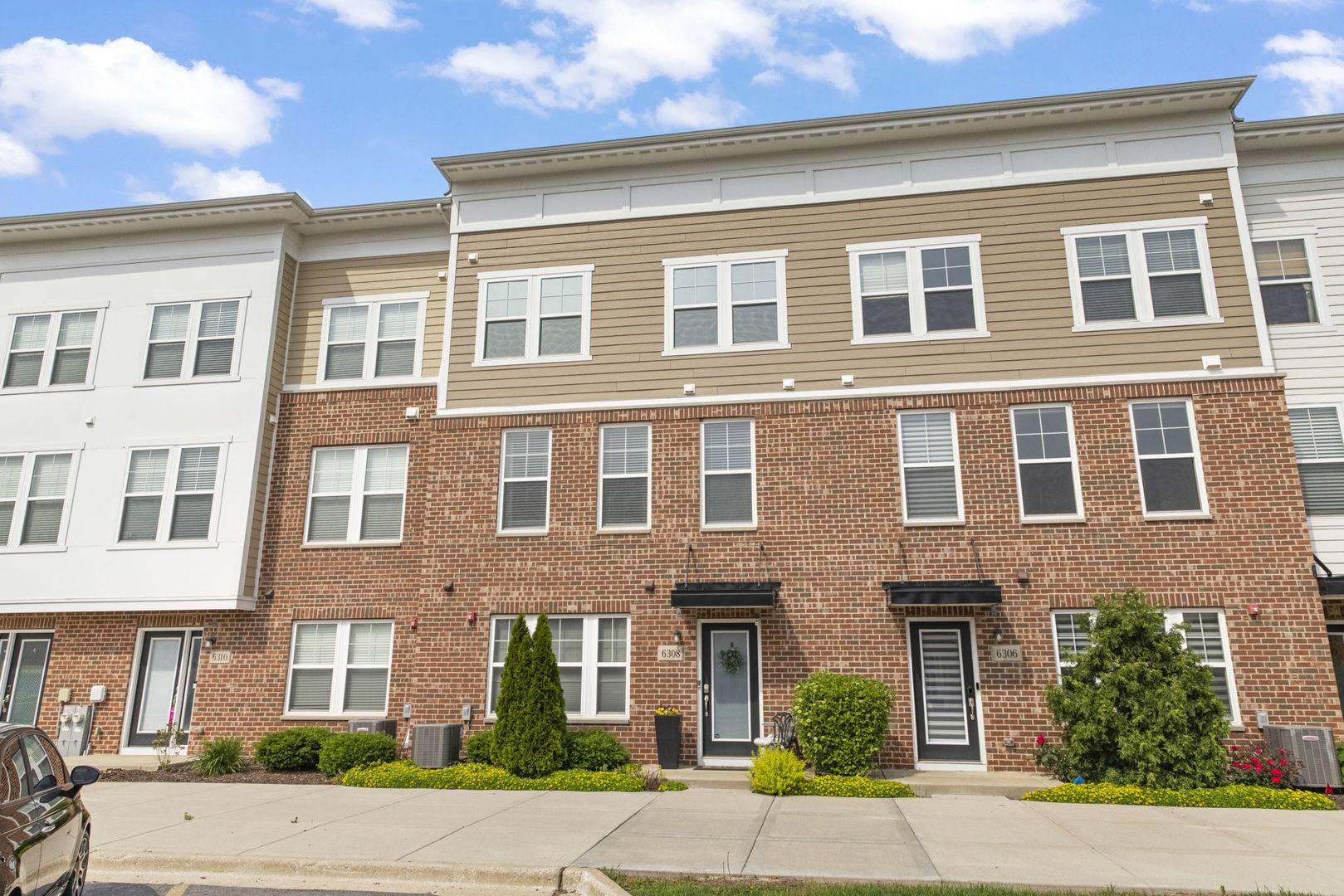 Woodridge, IL 60517,6308 Main Street