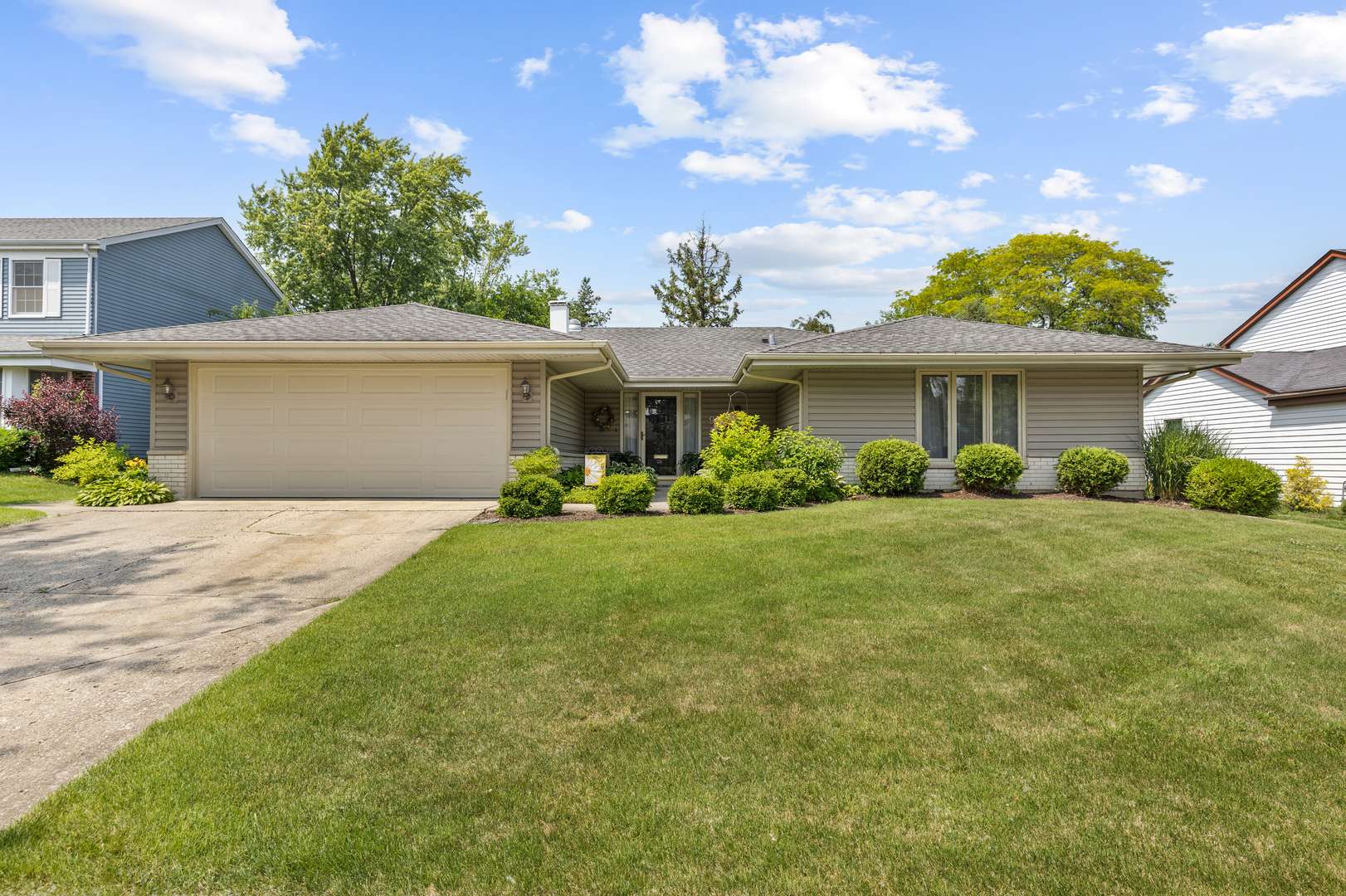 Schaumburg, IL 60195,912 Eden Drive