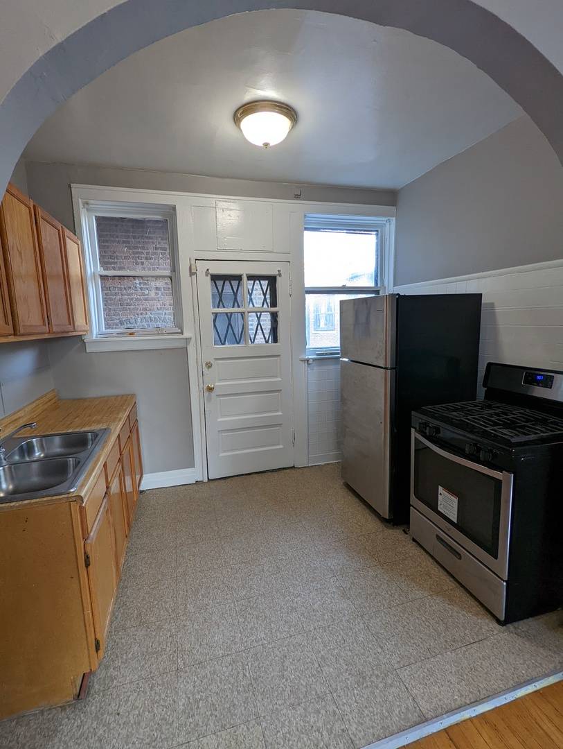 Chicago, IL 60615,5455 S Everett Avenue #3B