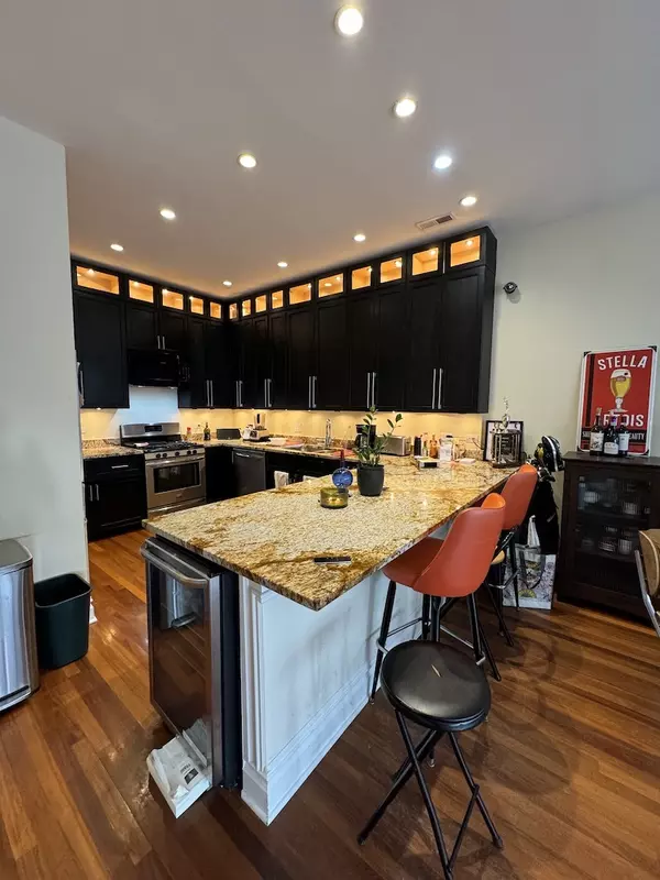 Chicago, IL 60622,1748 W NORTH Avenue #2W