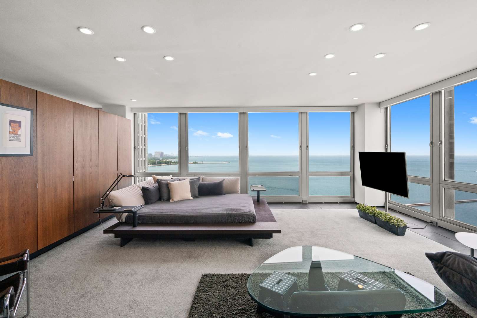 Chicago, IL 60611,880 N Lake Shore Drive #19A