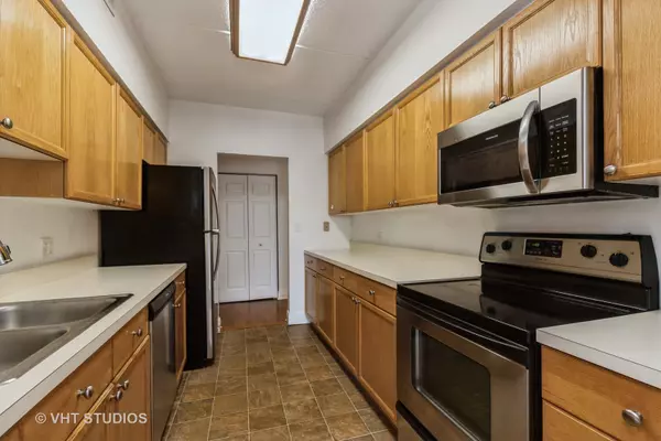 Lake Bluff, IL 60044,12900 W Heiden Circle #4304