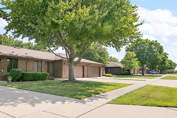 New Lenox, IL 60451,895 Shagbark Road #44C