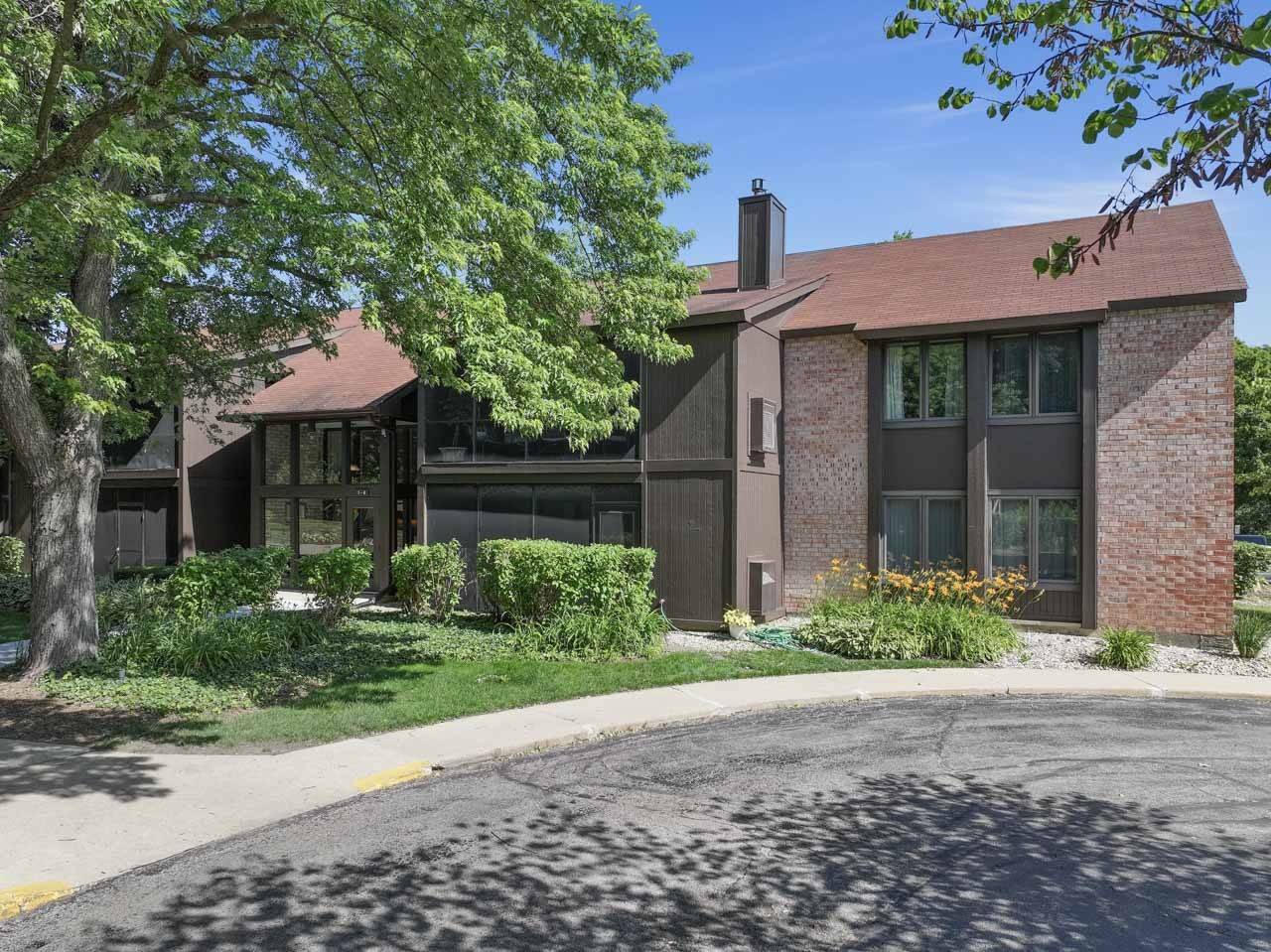 720 Saint Andrews Lane #6, Crystal Lake, IL 60014