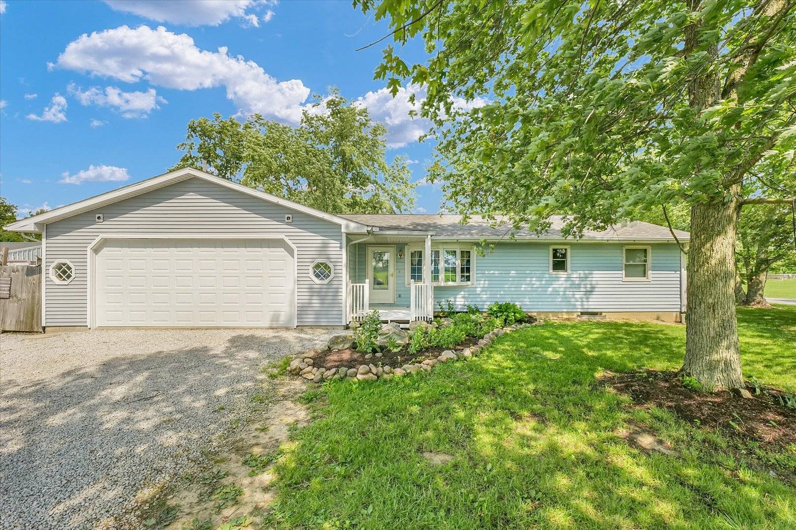 2552 County Road 500 E, Mahomet, IL 61853