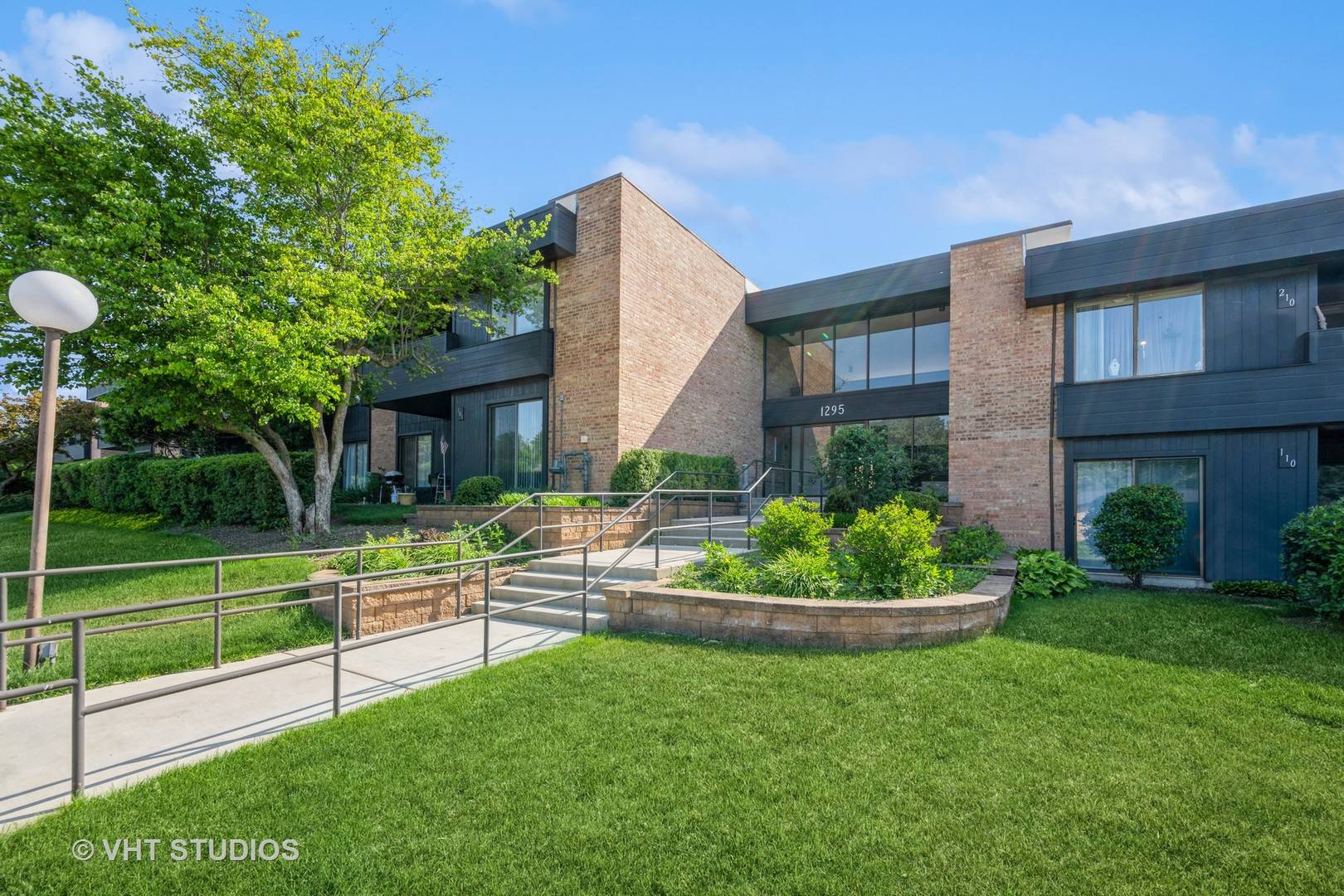 1295 N Sterling Avenue #211, Palatine, IL 60067