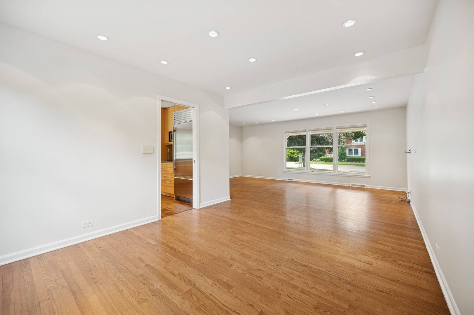 Wilmette, IL 60091,2416 Birchwood Lane