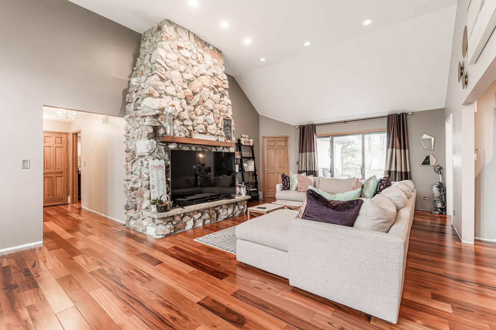 Bloomingdale, IL 60108,250 Pheasant Lane