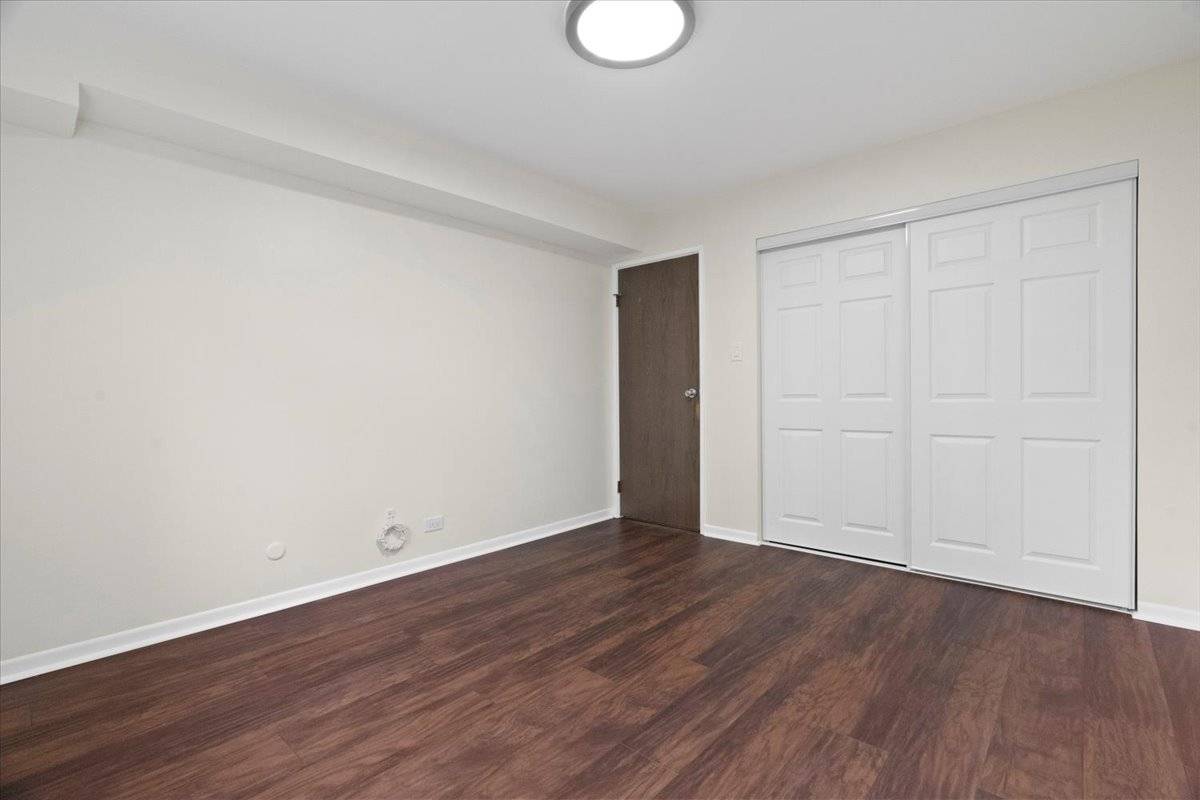 Des Plaines, IL 60016,9458 Bay Colony Drive #1N