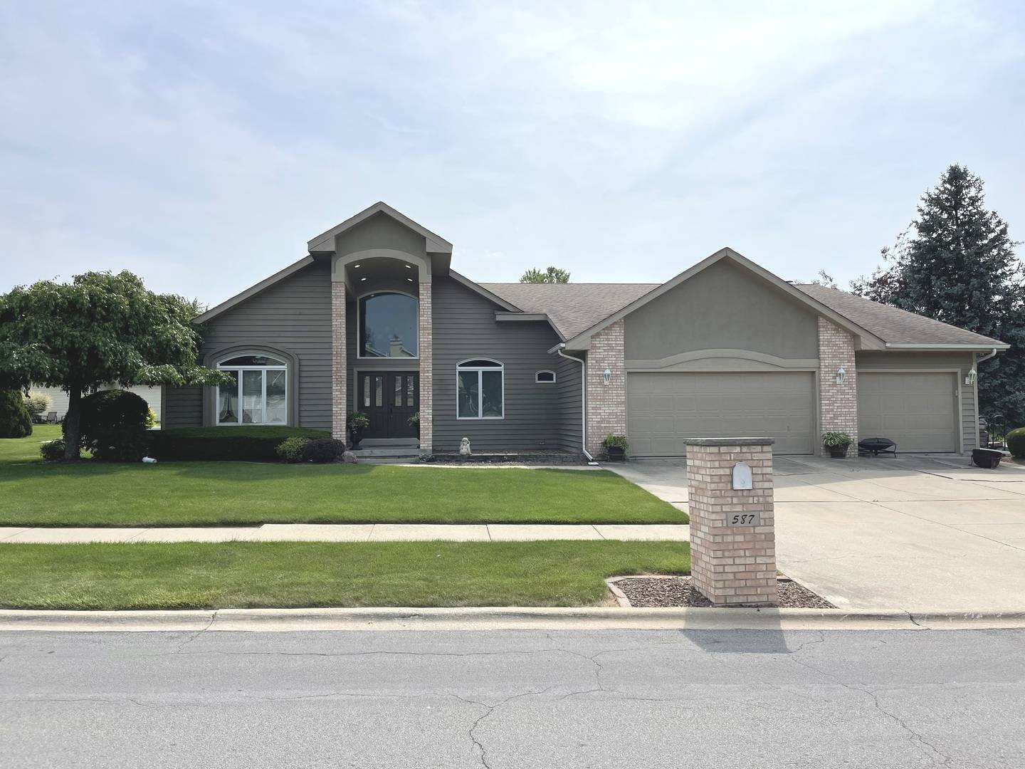 587 Turnberry Drive, Bourbonnais, IL 60914