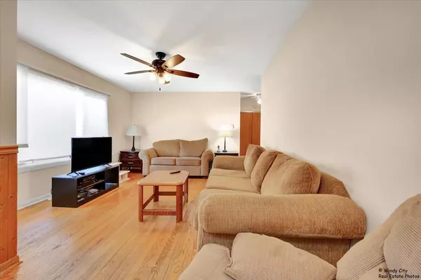 Streamwood, IL 60107,36 W Green Meadows Boulevard