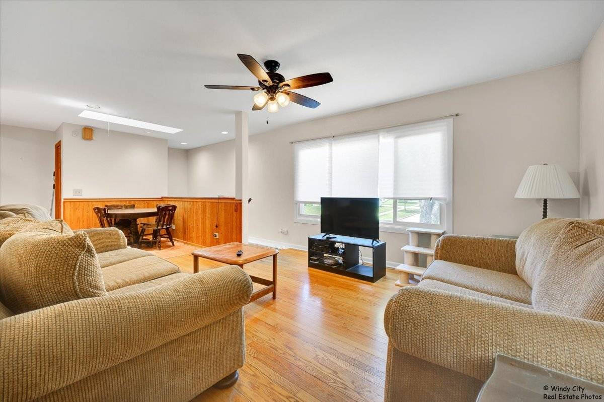 Streamwood, IL 60107,36 W Green Meadows Boulevard