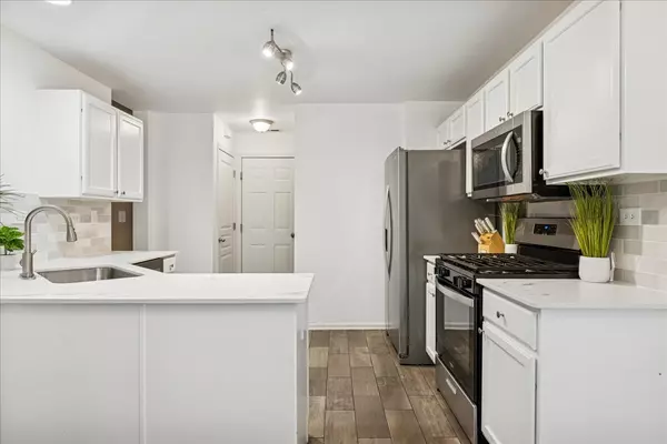 Crystal Lake, IL 60014,674 Pointe Drive