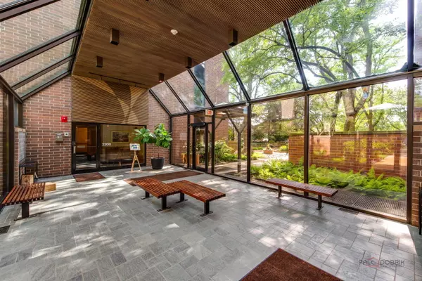 Park Ridge, IL 60068,2200 Bouterse Street #407