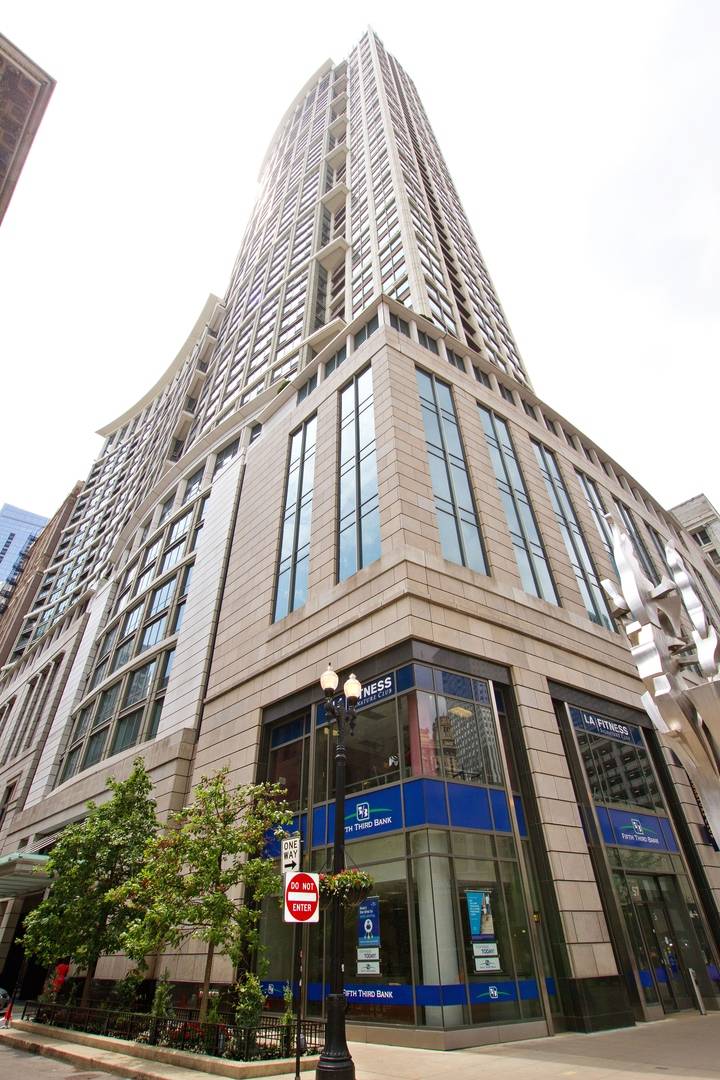 130 N Garland Court #2702, Chicago, IL 60602