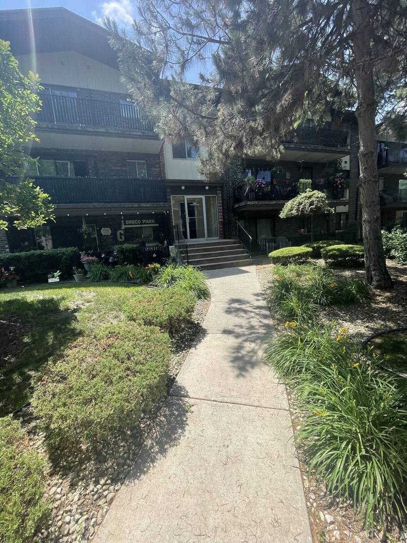 Crestwood, IL 60418,5204 Midlothian Turnpike #222