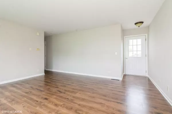 Marengo, IL 60152,913 Village Court #913